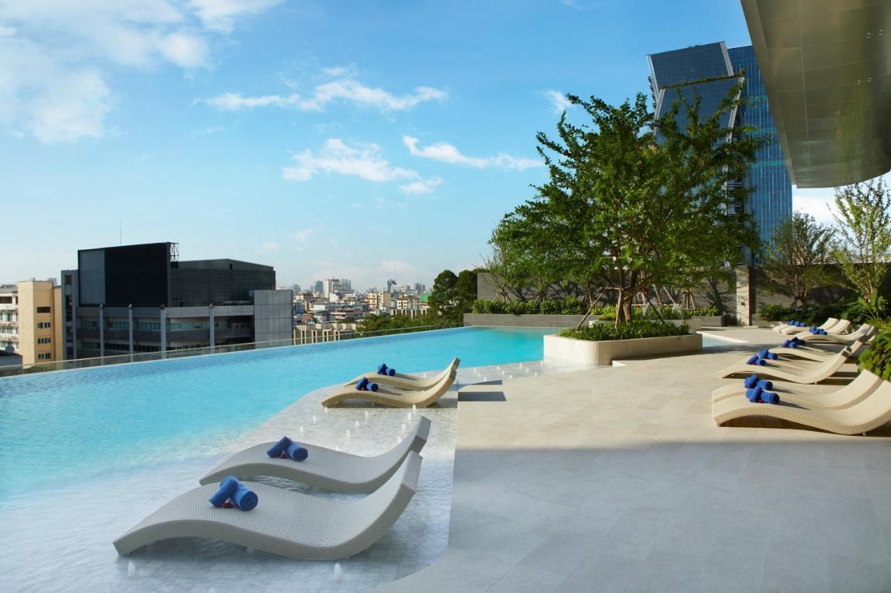 Somerset Rama 9 Bangkok Dış mekan fotoğraf The pool at the 1018